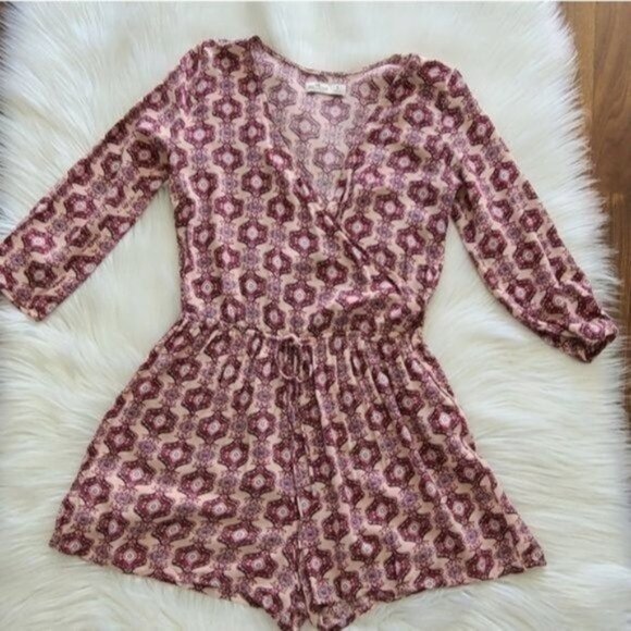 Hollister Pink wrap long sleeve Romper, size S - Picture 12 of 13